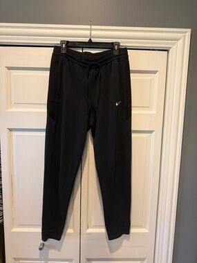 Nike Black Men’s Slim Athletic Joggers